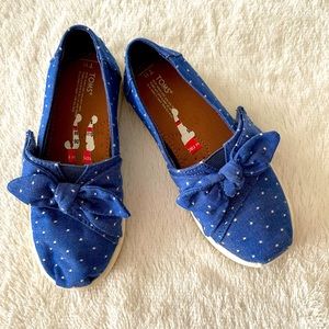 Spring 🌷🌷 Toms slip ons